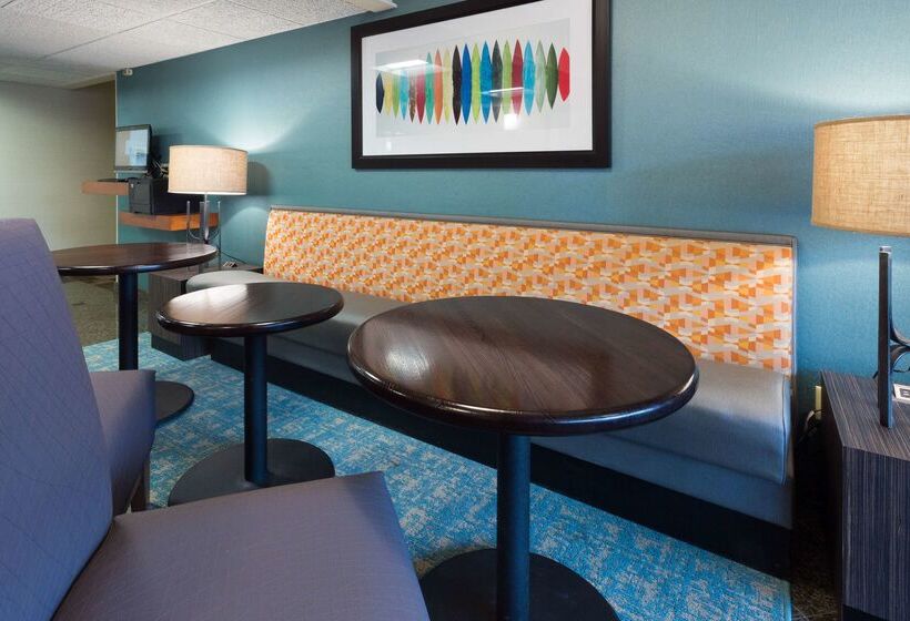 هتل Drury Inn & Suites Columbia Stadium Boulevard