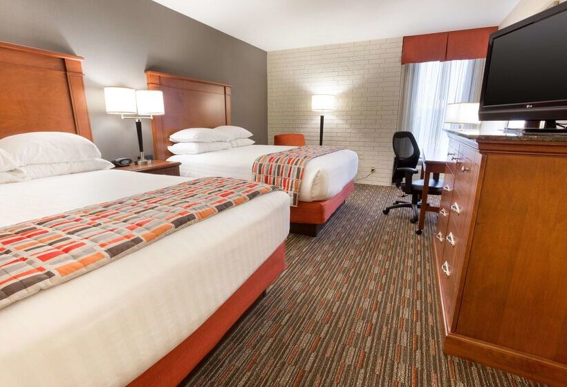 هتل Drury Inn & Suites Joplin