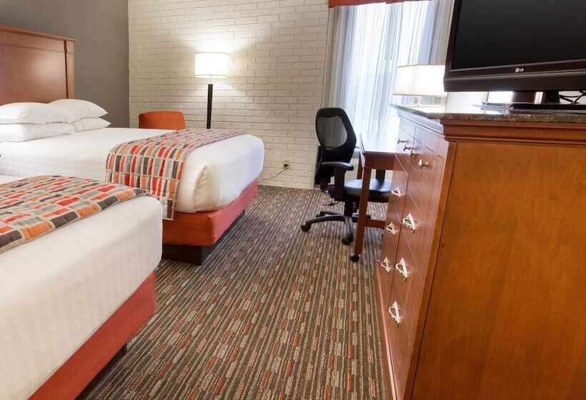 هتل Drury Inn & Suites Joplin