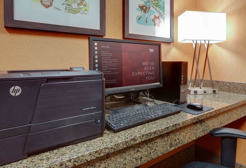 هتل Drury Inn & Suites St. Louis Forest Park