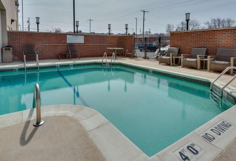 هتل Drury Inn & Suites St. Louis Forest Park