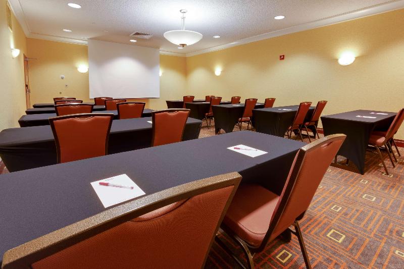 هتل Drury Inn & Suites St. Louis Forest Park