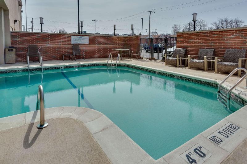 هتل Drury Inn & Suites St. Louis Forest Park