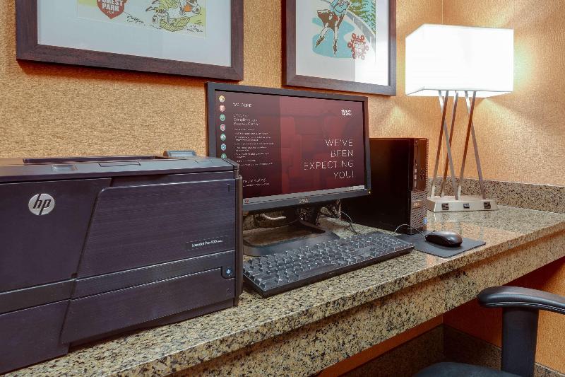 هتل Drury Inn & Suites St. Louis Forest Park