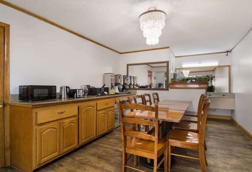 هتل Econo Lodge Calhoun North Damascus