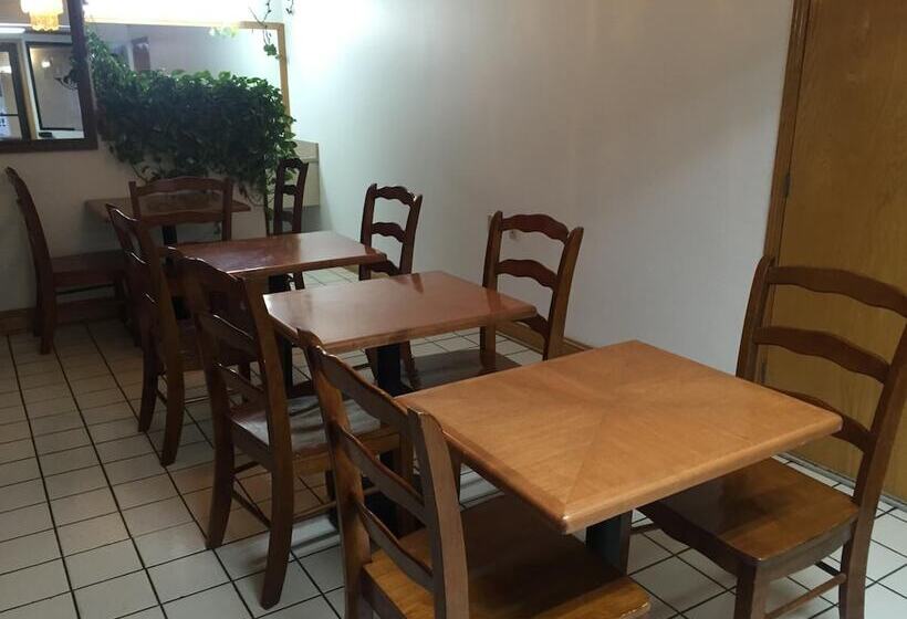 هتل Econo Lodge Calhoun North Damascus