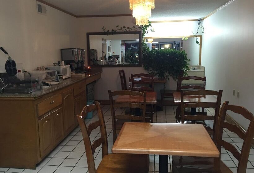 هتل Econo Lodge Calhoun North Damascus