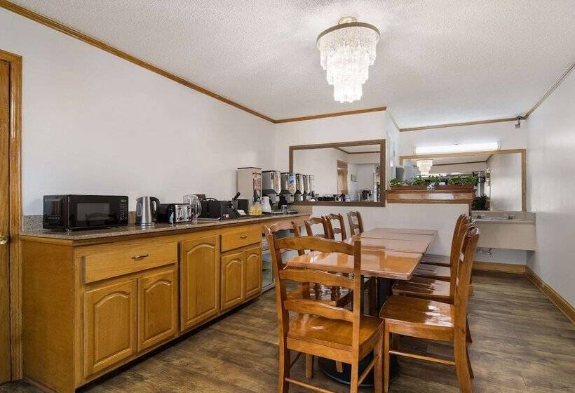 هتل Econo Lodge Calhoun North Damascus