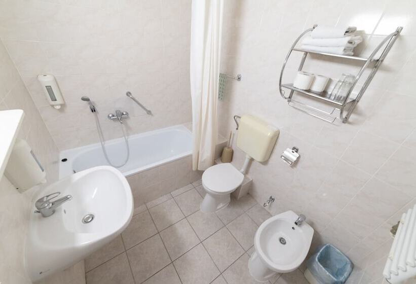 Fotos del hotel Queen Mary:  15