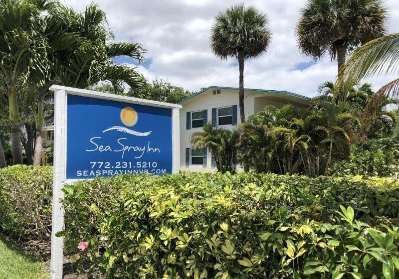 هتل Seaspray Surf Lodge