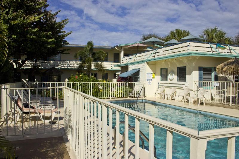 هتل Seaspray Surf Lodge