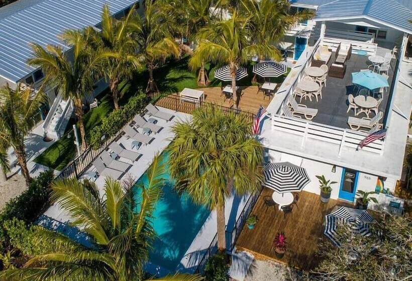 هتل Seaspray Surf Lodge