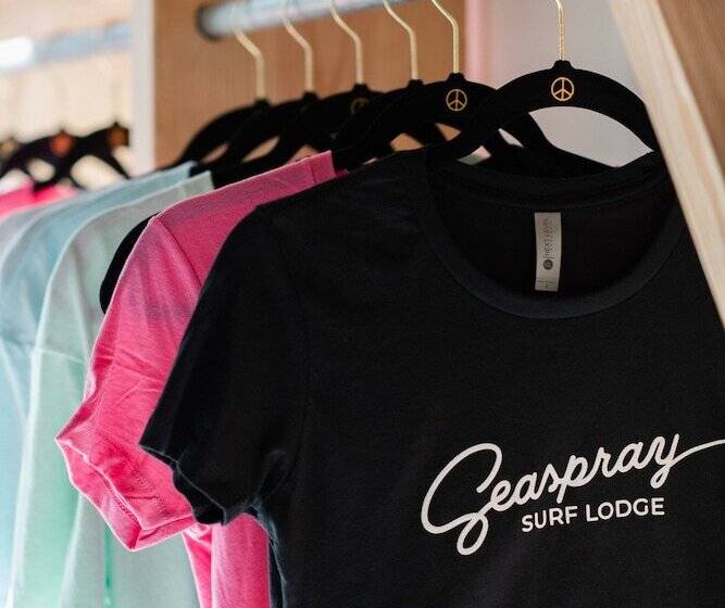هتل Seaspray Surf Lodge
