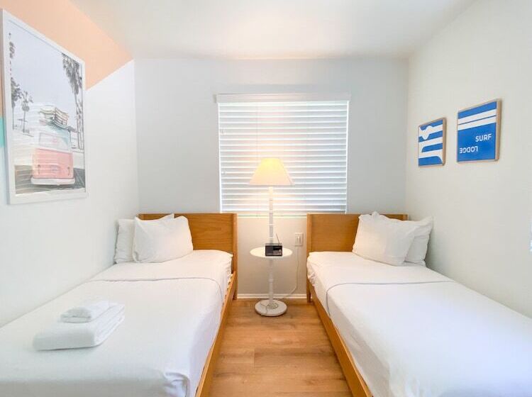 هتل Seaspray Surf Lodge