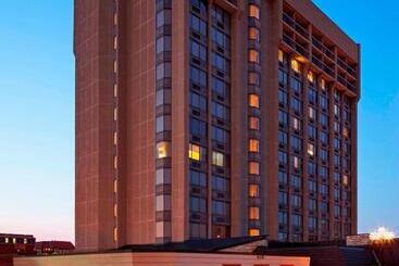 هتل Sheraton Westport Plaza