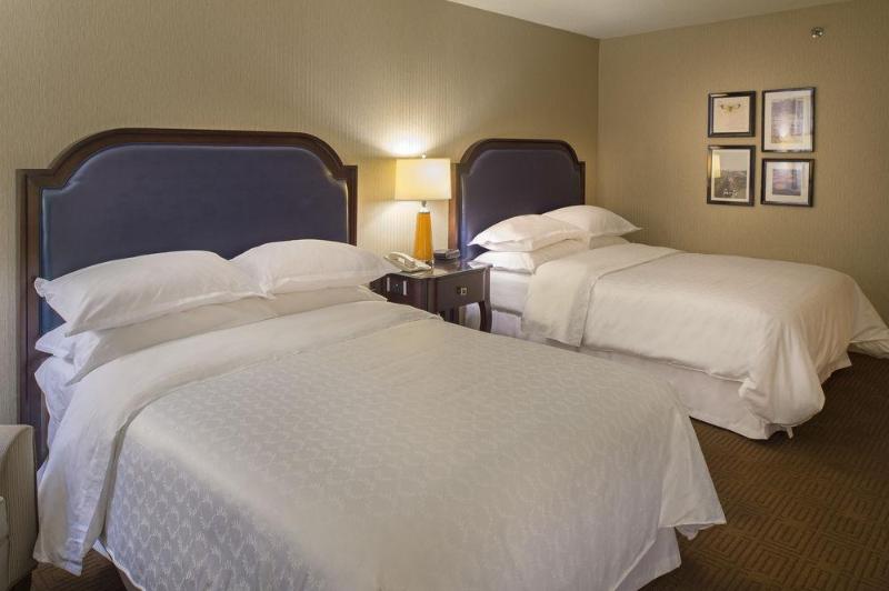 هتل Sheraton Westport Plaza