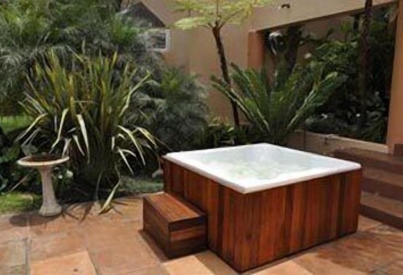 پانسیون Crane's Nest Guest House & Spa @ 313