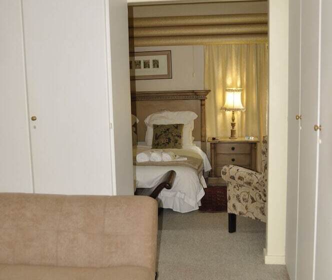 پانسیون Crane's Nest Guest House & Spa @ 313