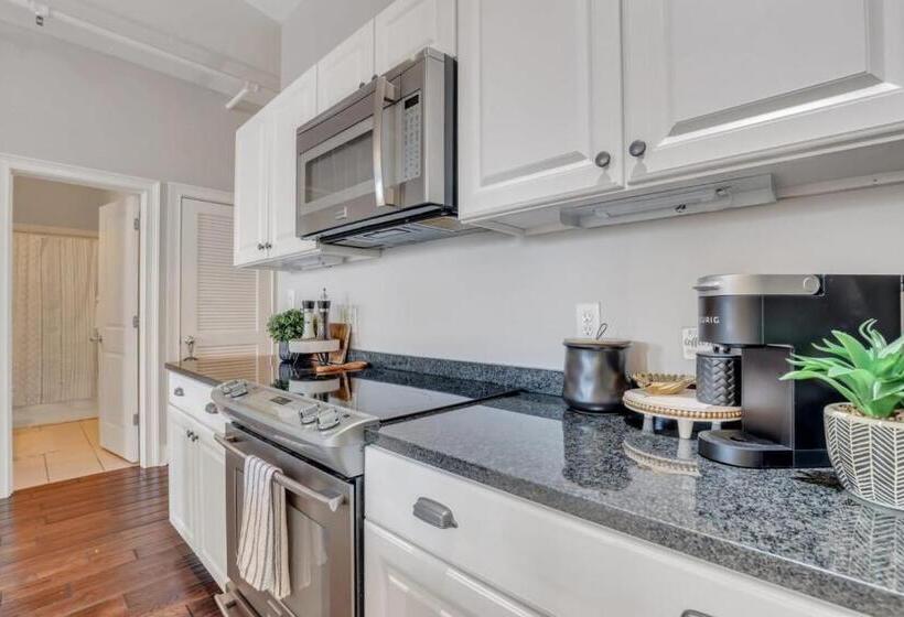 Broughton Street Bungalow   Steps To Everything