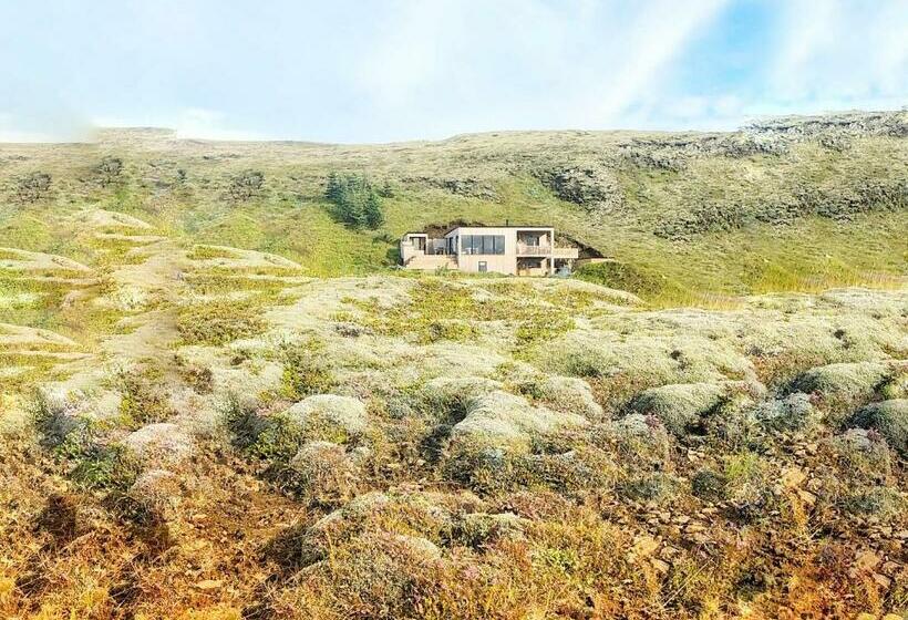 Beautiful Cottage With Mountain View