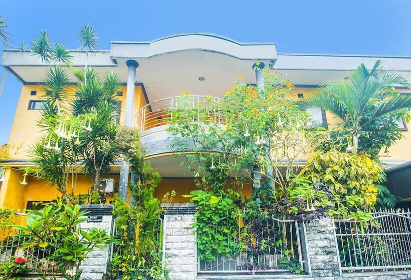 هتل Spot On 91620 Skypiea Guest House
