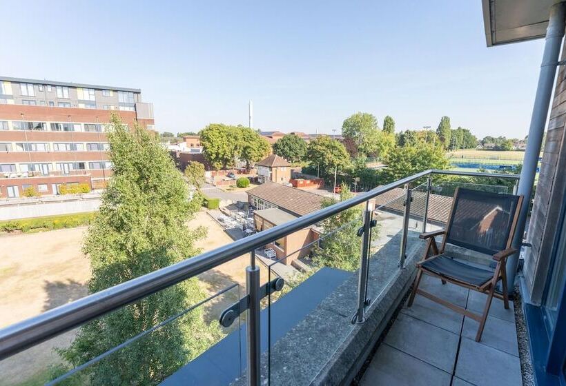 Luxury 2 Bed Apartment Parking By Nec & Solihull