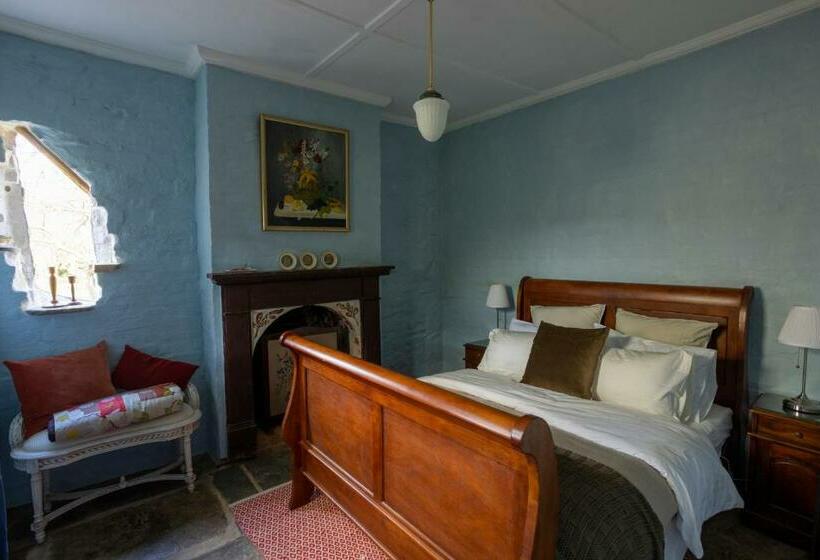 On Golden Point Stone Cottage In Chewton