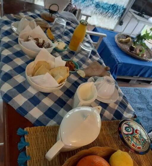 تختخواب و صبحانه Maramor Art Studio & Home