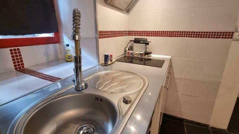 Gîte Maisonnette Et à Côté Coule Une Rivière