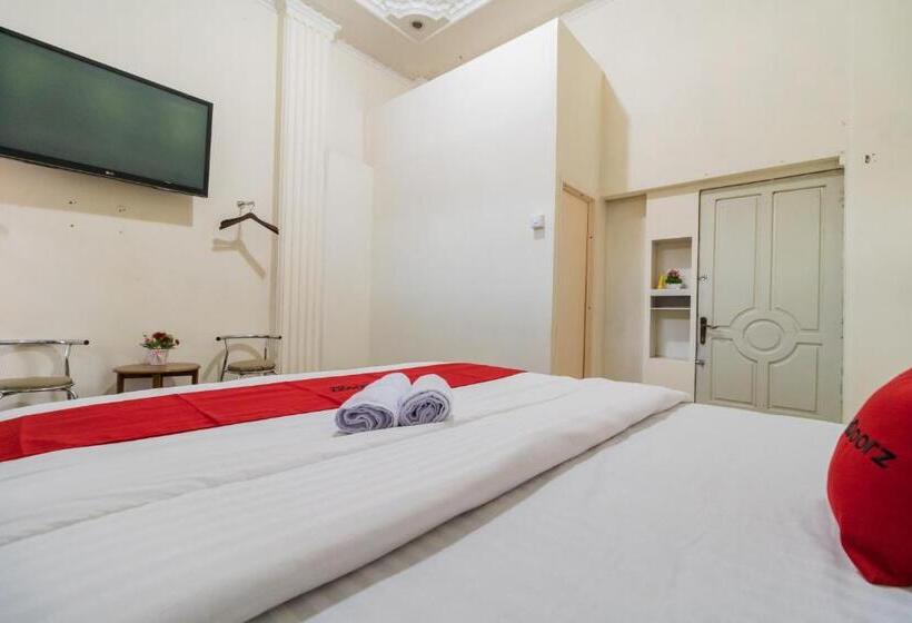 هتل Reddoorz Syariah Near Pasar Aur Kuning