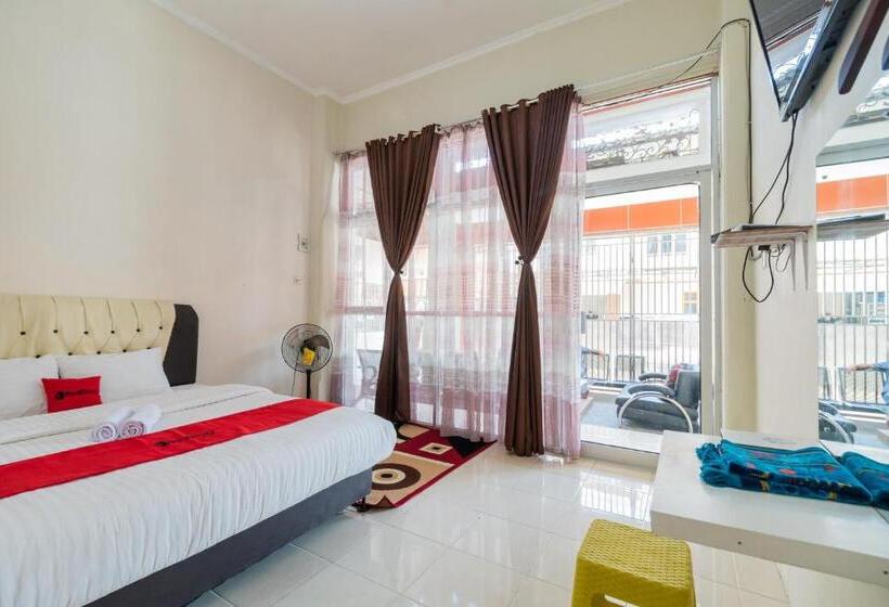 هتل Reddoorz Syariah Near Pasar Aur Kuning