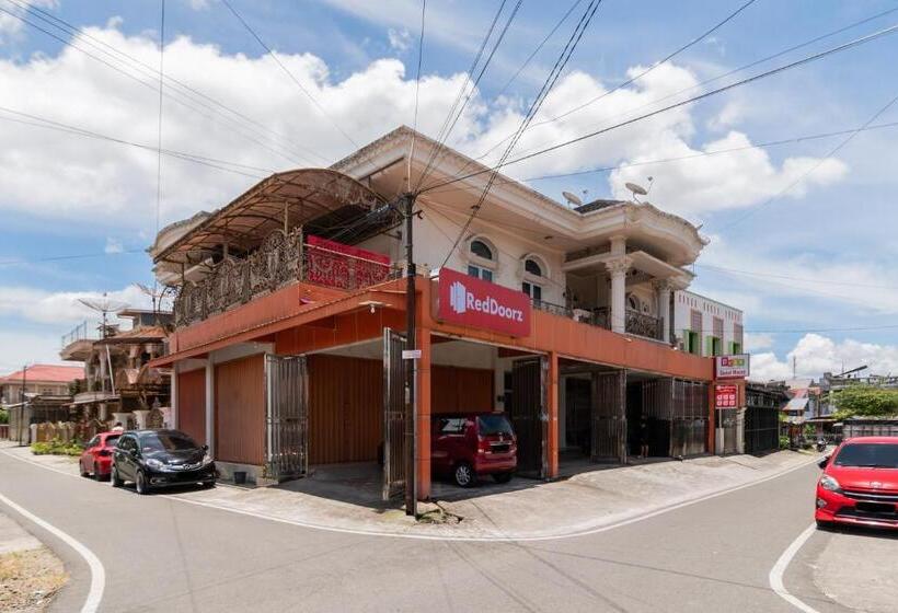 هتل Reddoorz Syariah Near Pasar Aur Kuning