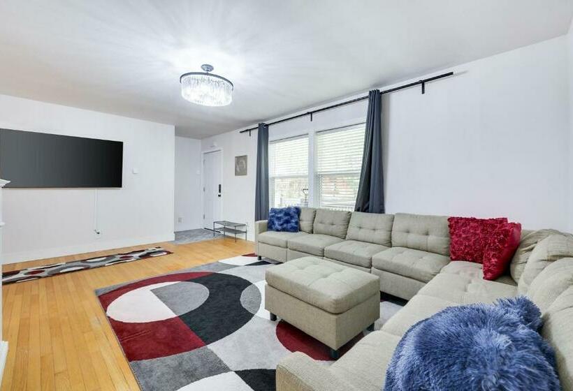 Large Home With Game Room And Very Close To Mountains