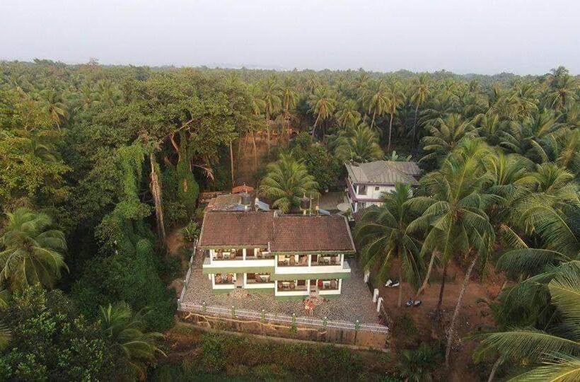 Bed and Breakfast Heaven Goa Guesthouse