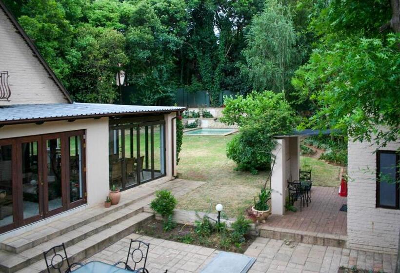 تختخواب و صبحانه No 66 Sandton Lodge