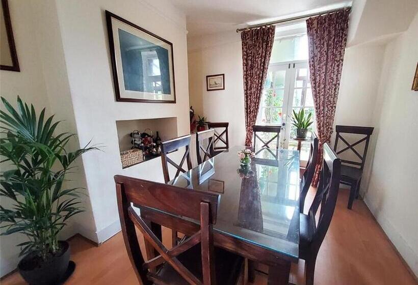 مبيت وإفطار Wyburn House