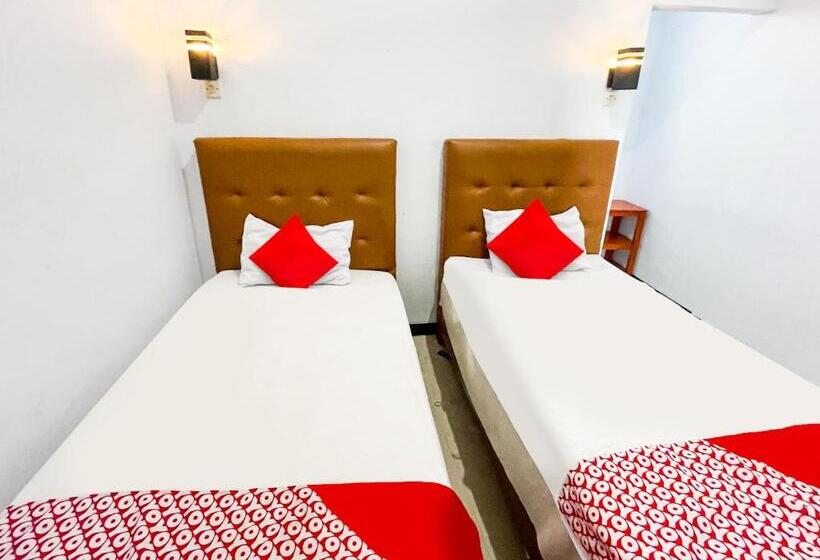 Отель Oyo 91599 Penginapan Mutiara Madiun