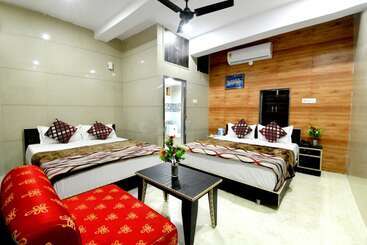 هتل Goroomgo Royal Agrawal Palace Agra