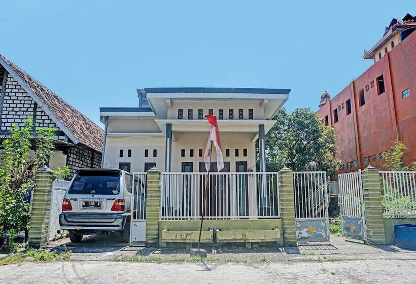 فندق Spot On 91600 Syariah Army Kost & Homestay