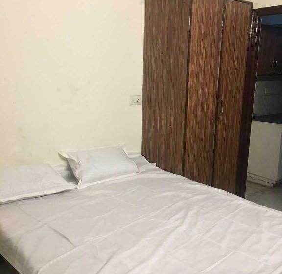 فندق Spot On 93358 Malik Guest House