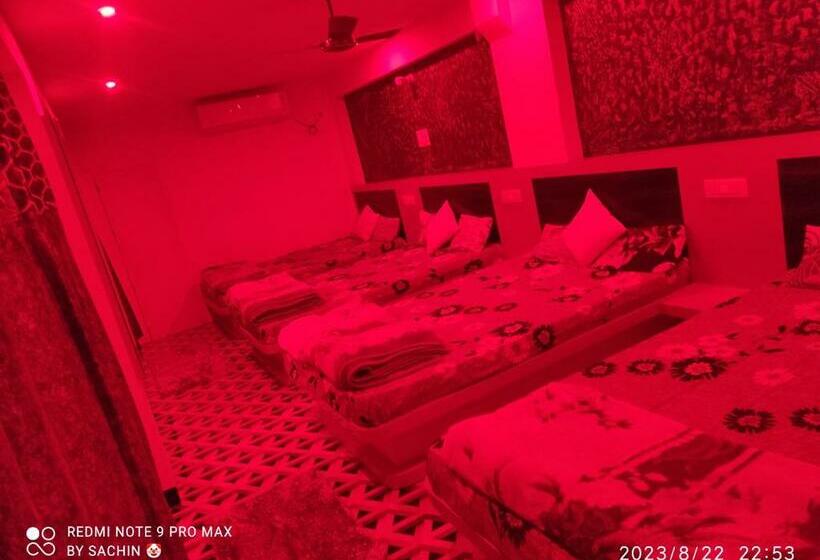 펜션 Varsha Home Stay