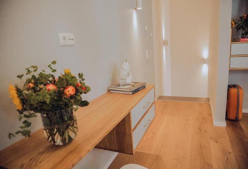 The Layhead B&b