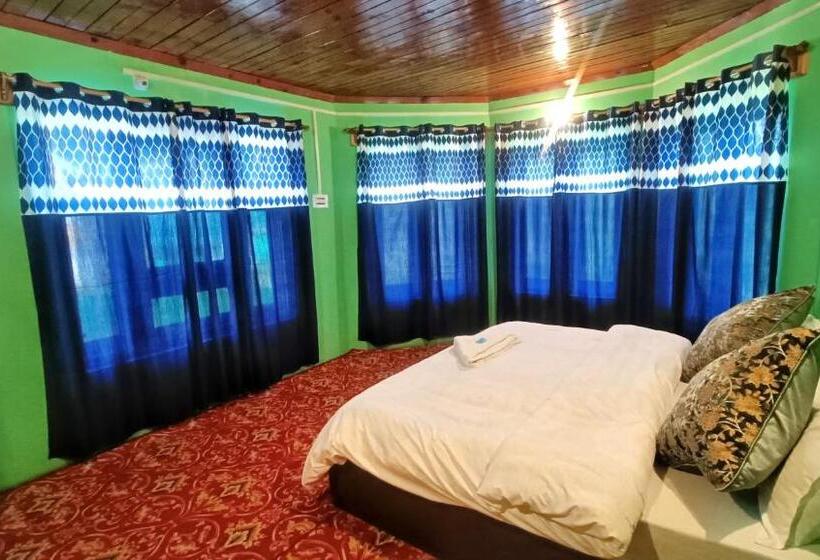 فندق Kolahoi Heights Guest House