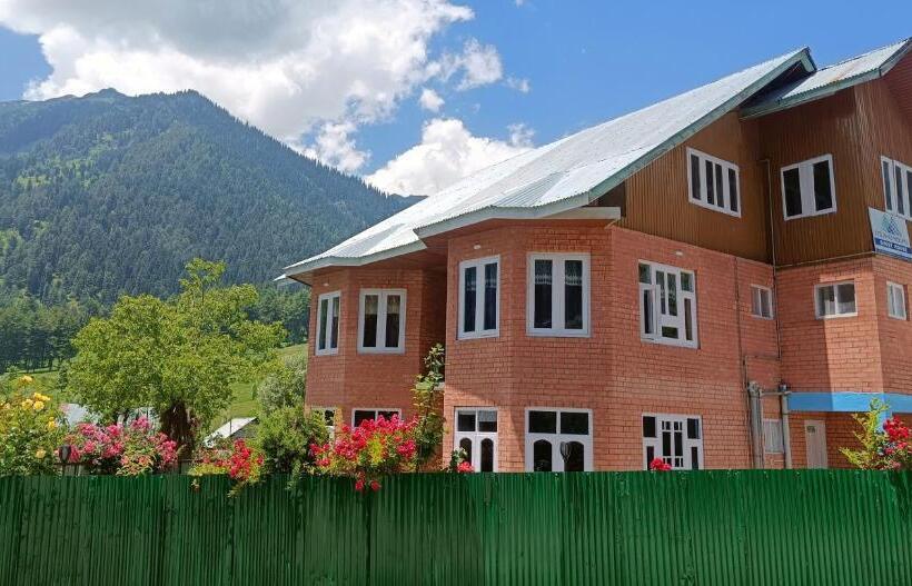 فندق Kolahoi Heights Guest House