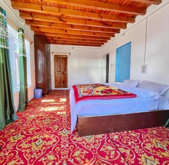 فندق Kolahoi Heights Guest House