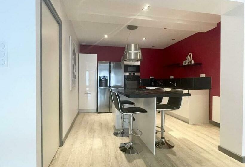 Appartement 90m2 Design, Jacuzzi, Billard..