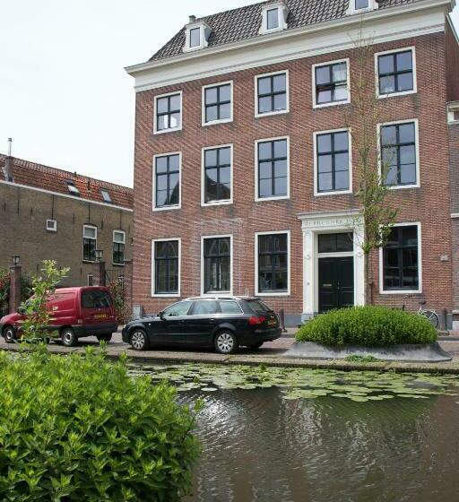 Canal House In Historic City Center Gouda