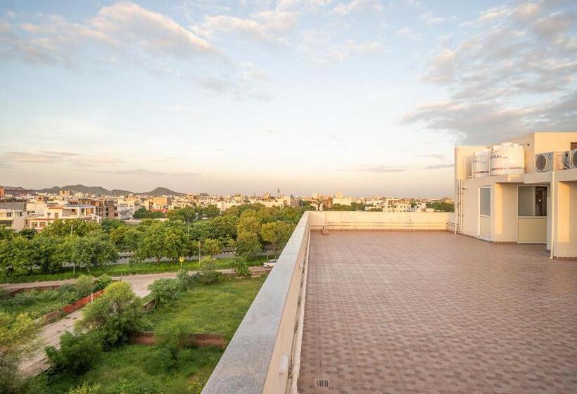 هتل Sheerha Royal Residency