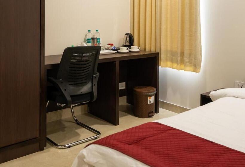 هتل Sheerha Royal Residency