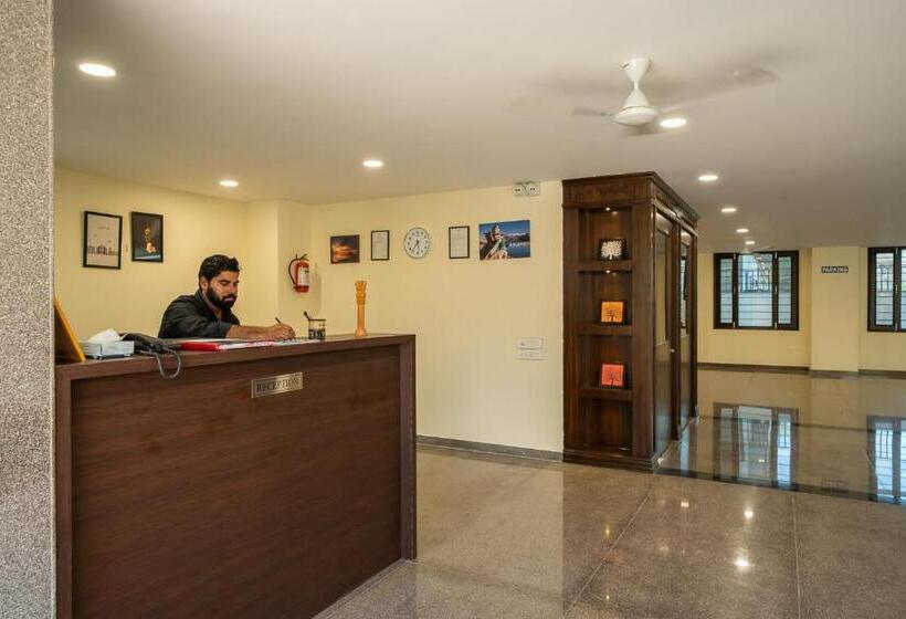 هتل Sheerha Royal Residency